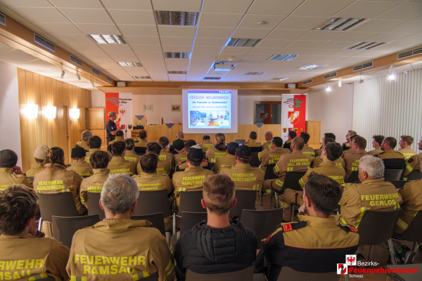 Verkehrsschulung für die Feuerwehren im Abschnitt Zell