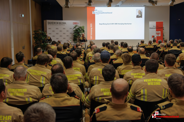 Kommandantenschulung 2025: Erfolgreiche Fortbildungsveranstaltung des Bezirksfeuerwehrverbandes Schwaz