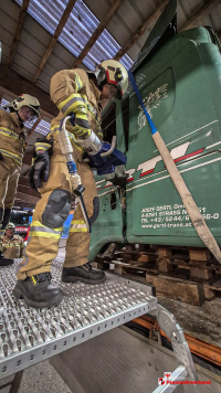 Realitätsnahe Ausbildung: Feuerwehr Eben am Achensee übt LKW-Rettung