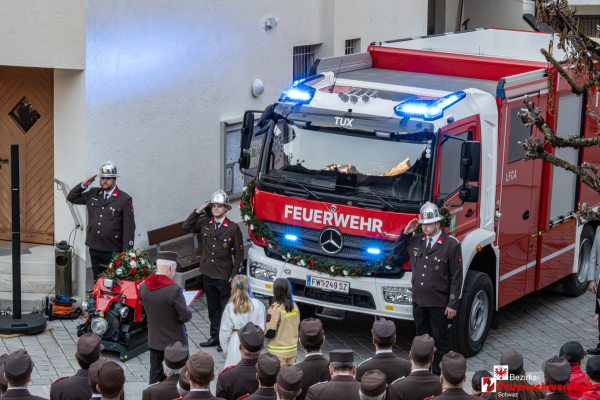Florianifeier der Freiwilligen Feuerwehr Tux: Starker Zusammenhalt, gelebte Tradition und feierliche Segnung des neuen LFC-A sowie der „FOX 4“