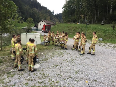 Gemeinschaftsübung der Jugendfeuerwehren Jenbach und Wiesing