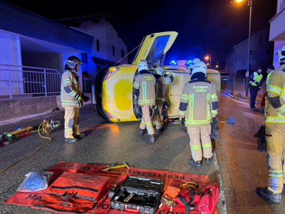 Ein Verkehrsunfall mit gemeldeter eingeklemmter Person ereignete sich am 12.01.2024 im Jenbacher Ortsgebiet!