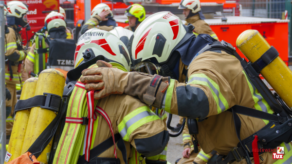 Großangelegte Atemschutzübung in Tux – Acht Feuerwehren im Einsatz