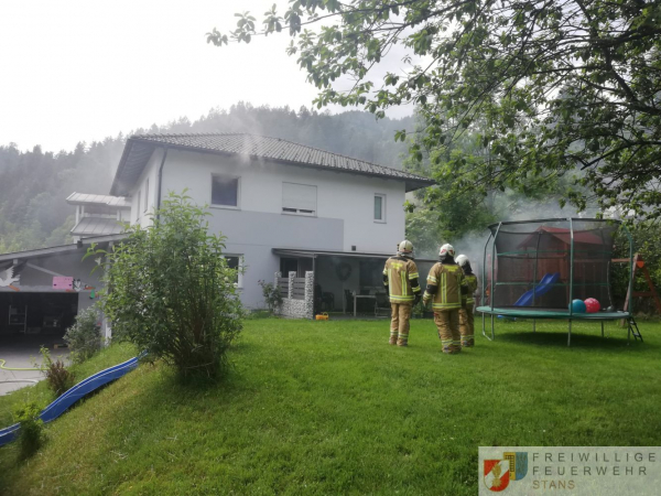 Wohngebäude bei Küchenbrand in Stans schwer beschädigt