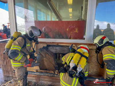 Feuerwehreinsatz im Schigebiet Penken: Starke Rauchentwicklung in einem Gastronomiebetrieb