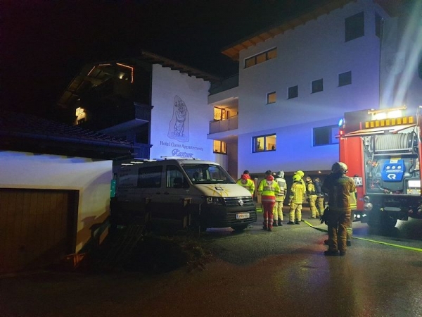 Aufmerksamer Feuerwehrmann entdeckt entstehenden Balkonbrand in Stans