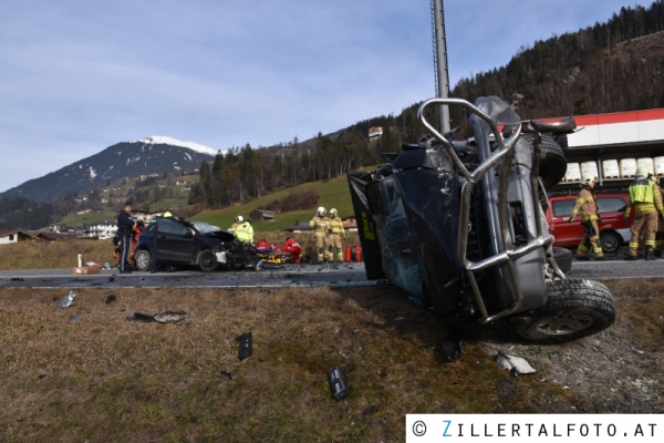 Schwerer Verkehrsunfall auf der B169  in Aschau i. Z.