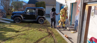 Zu einer Fahrzeugbergung am Freundsberg rückte die Feuerwehr Schwaz am Montag vormittag aus.