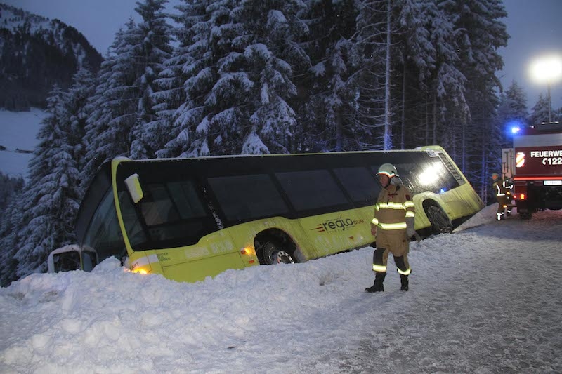 Gemeldeter Busunfall mit 50 Fahrgästen